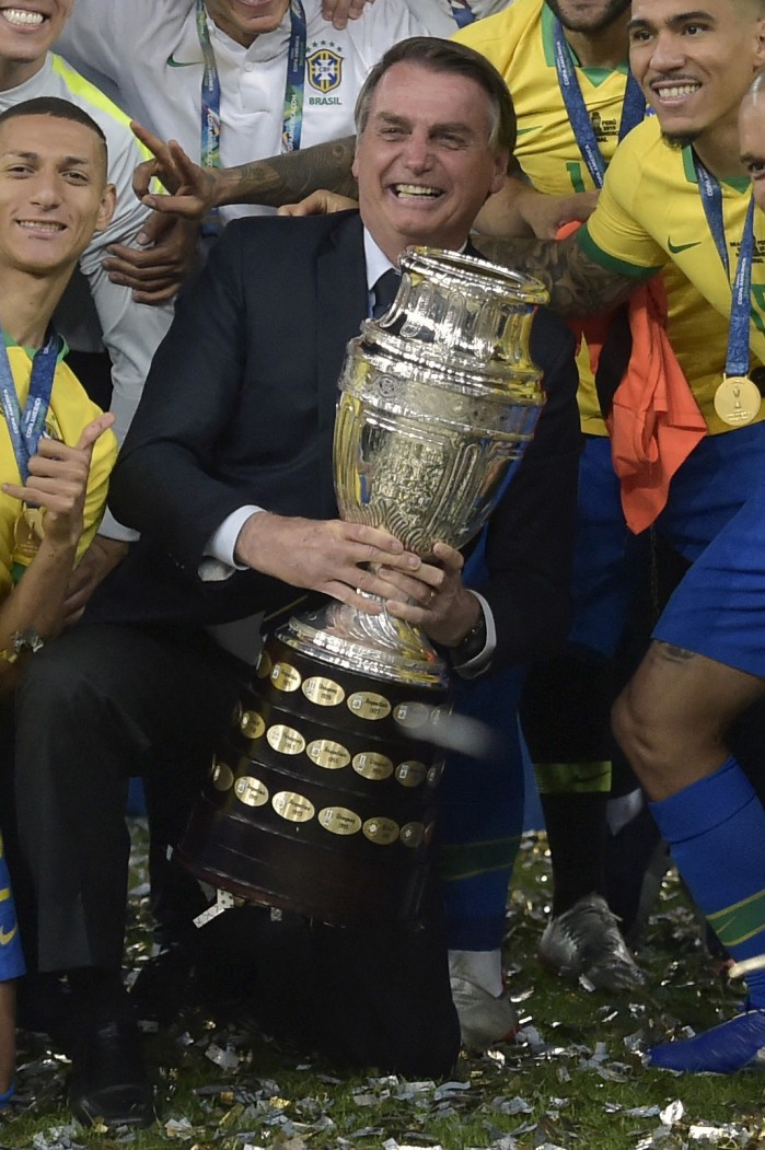 Bolsonaro tenta, a todo custo, garantir realiza&ccedil;&atilde;o da Copa Am&eacute;rica no Brasil (Foto: AFP)