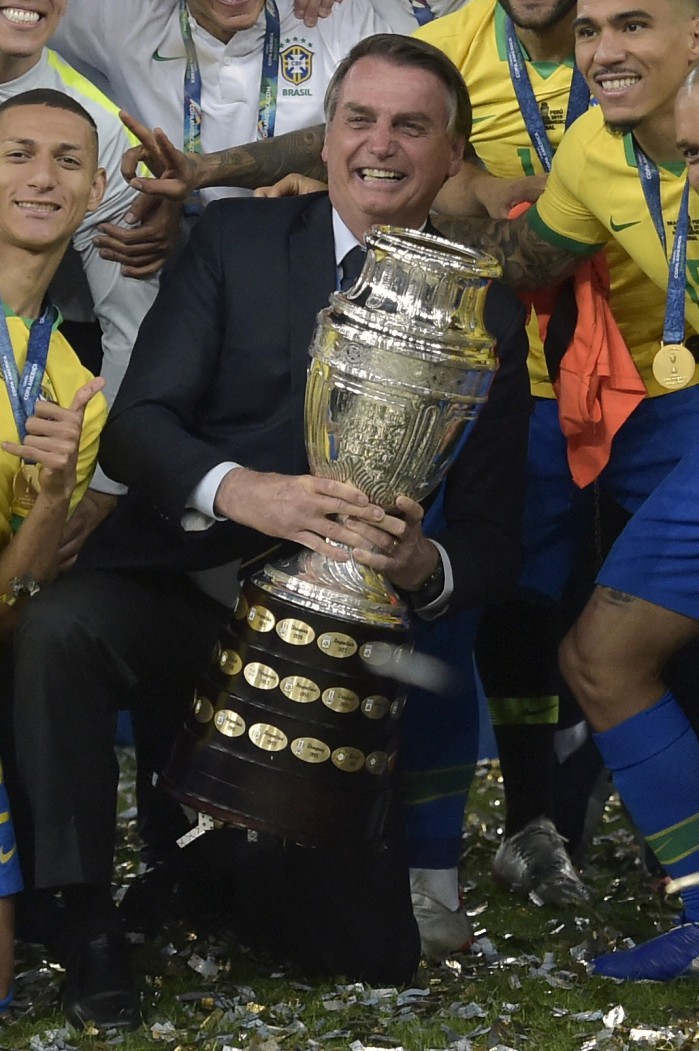 Bolsonaro tenta, a todo custo, garantir realização da Copa América no Brasil (Foto: AFP)