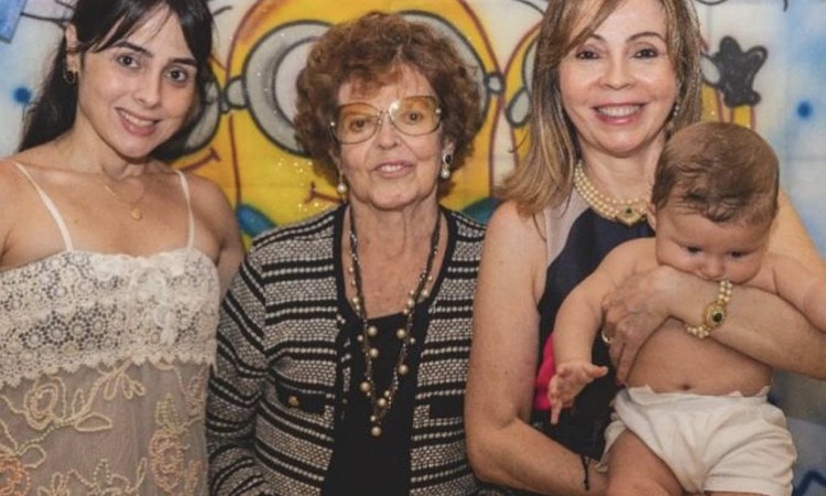 Renata Ribeiro Bezerra, Nilda Andrade e Venúsia Ribeiro com o bebê Rafael