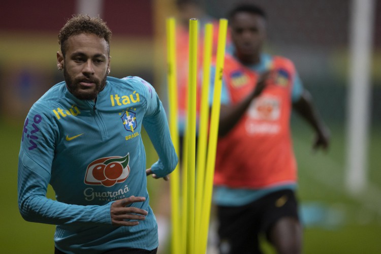Atacante Neymar em treino da sele&ccedil;&atilde;o brasileira no est&aacute;dio Beira-Rio, em Porto Alegre