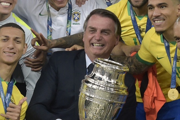Bolsonaro tenta, a todo custo, garantir realiza&ccedil;&atilde;o da Copa Am&eacute;rica no Brasil