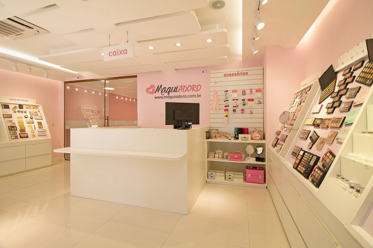 Suspens&atilde;o das atividades tem por motivo "os efeitos da pandemia", conforme divulgado por e-mail para clientes na manh&atilde; desta quinta-feira, 3
