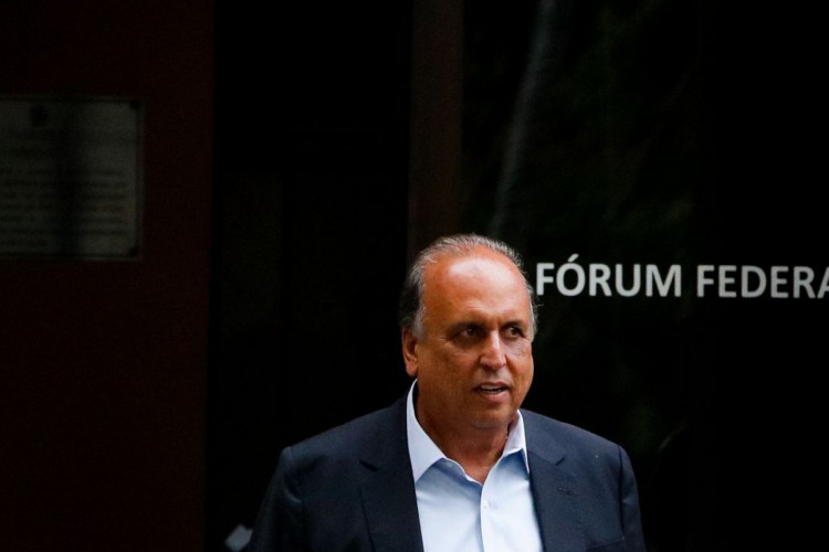 O ex-governador do Rio de Janeiro, Luiz Fernando Pezão deixa a 7ª Vara Criminal (Foto: Fernando Frazão/Agência Brasil) O ex-governador do Rio de Janeiro, Luiz Fernando Pezão deixa a 7ª Vara Criminal (Foto: Fernando Frazão/Agência Brasil)