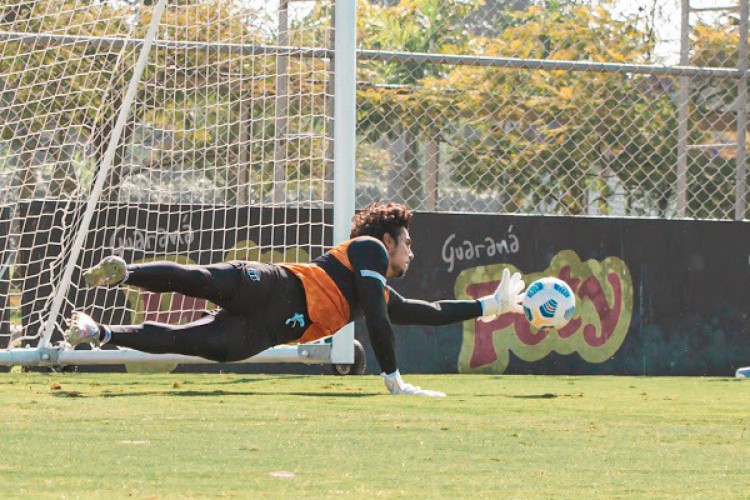 Richard, goleiro do Ceará, treinou no CT Joaquim Grava, do Corinthians, em preparação para o jogo contra o Santos-SP, pela segunda rodada do Brasileirão 2021