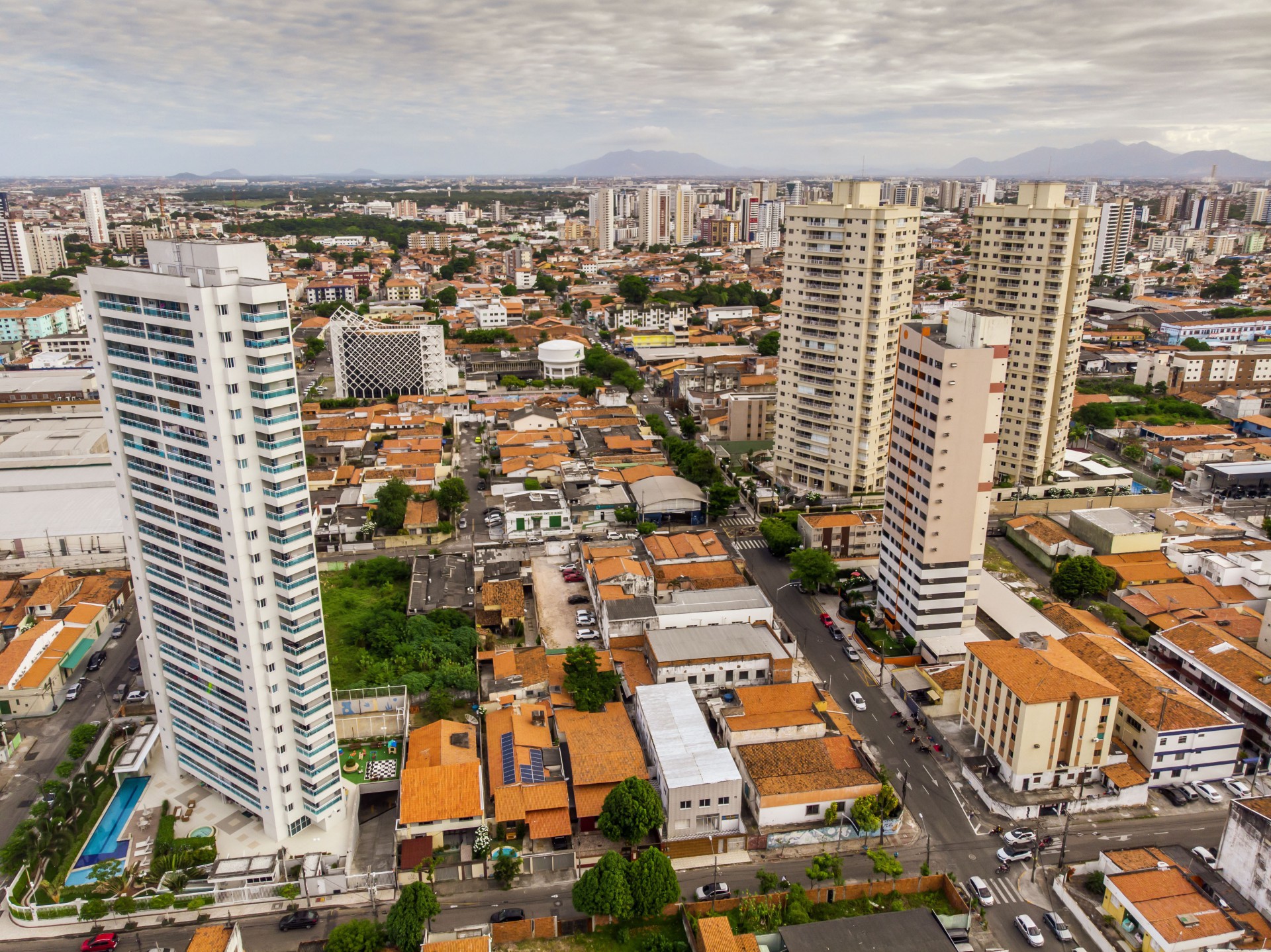 ￼Das 20 cidades pesquisadas, Fortaleza é a 6º com maior nível de comprometimento de renda com financiamento (Foto: FCO FONTENELE)