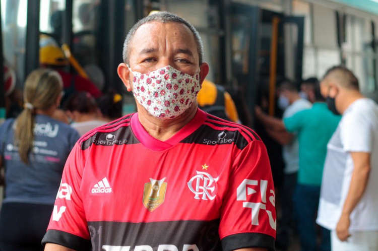 O metalúrgico Usiel Ferreira de Souza diz que "muita gente saiu mais cedo de casa com medo de não encontrar os ônibus"
