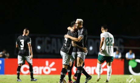 Jogadores do Vasco comemoram gol de Cano no jogo Vasco da Gama x Boavista, em São Januário, pela Copa do Brasil 