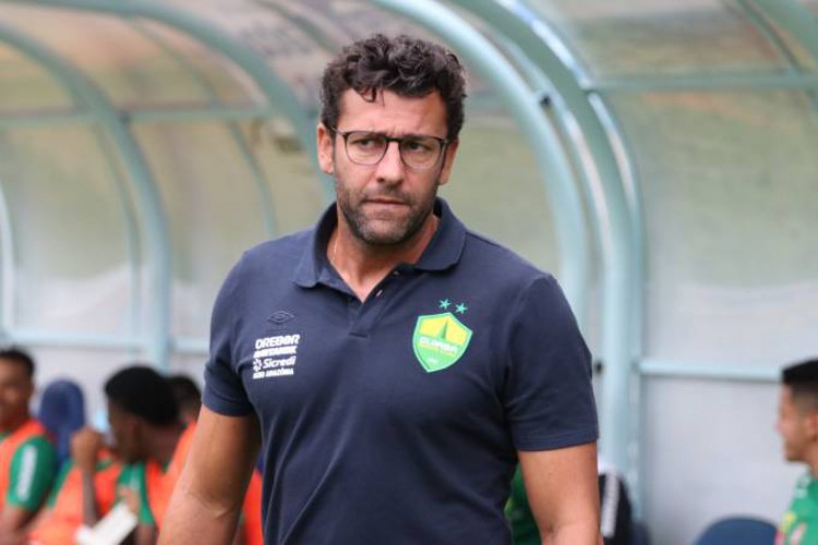 Alberto Valentim foi demitido pelo Cuiabá na primeira rodada da Série A e por isso o Dourado só pode demitir mais um treinador até o fim da competição 
