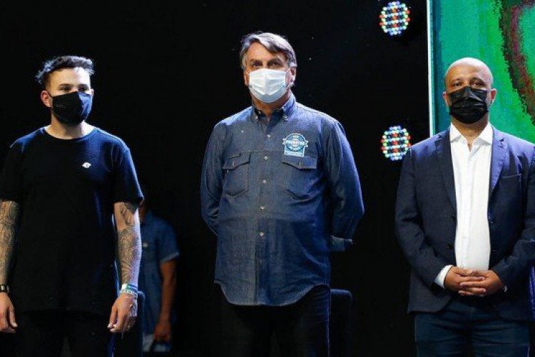 Em evento de igrejas evangélicas em Anápolis (GO), Bolsonaro compara vacinas com hidroxicloroquina: 'Experimental'