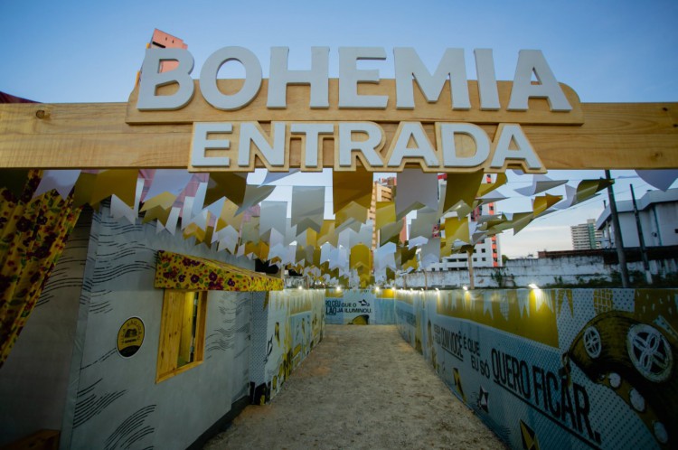 Em sistema drive-thru ou entrega pelo Zé Delivery, a Vila Bohemia contará com barraquinhas de restaurantes locais e um bar Bohemia de quinta a domingo, até o dia 4 de julho, das 18h às 23h