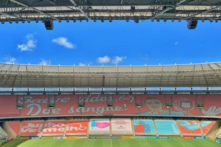 Mosaico feito pela torcida do Fortaleza antes do confronto contra o Sport