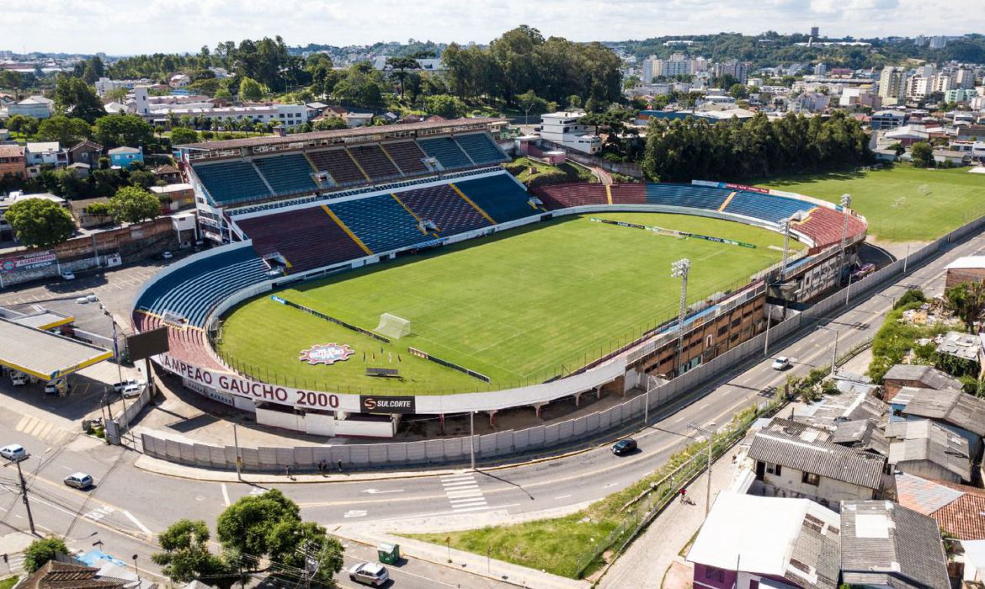 As finais da Sul-Americana e da Libertadores ocorrem no Estádio Centenário, no Uruguai, em novembro.