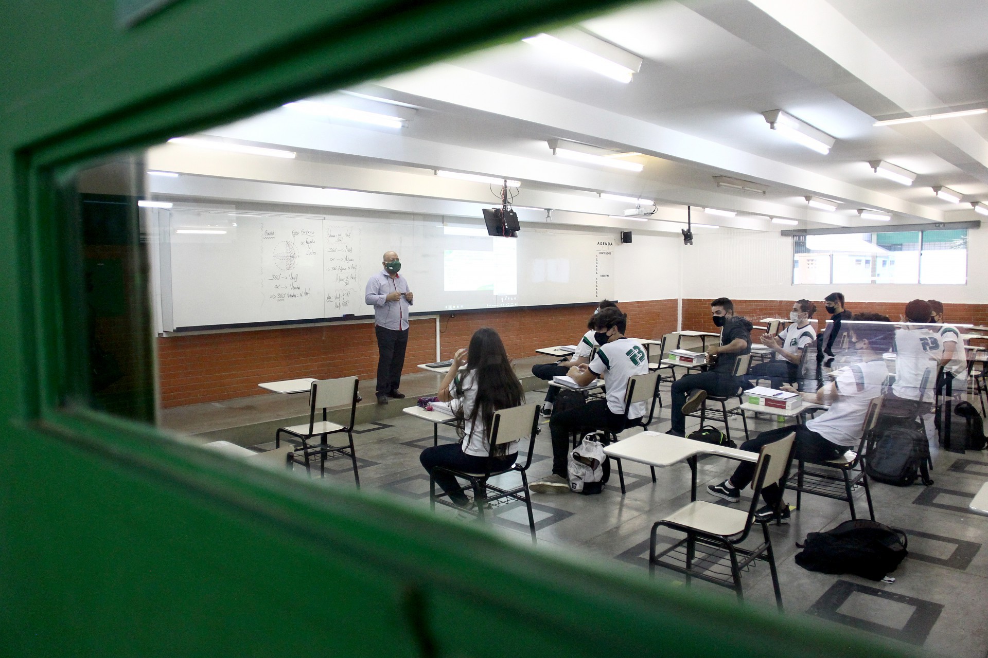 Alunos da rede particular de ensino já experienciam as novas modalidades do Ensino Médio (Foto: FABIO LIMA)