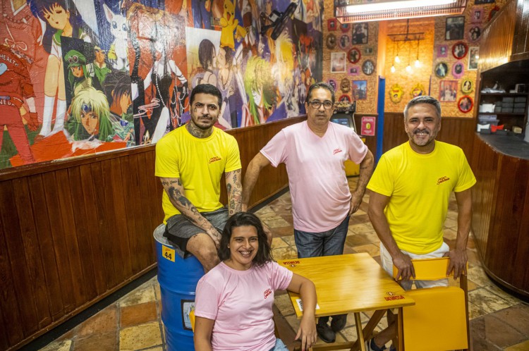 Gandaia Bar foca na contratação de pessoas LGBTQIA (Foto: FCO FONTENELE)