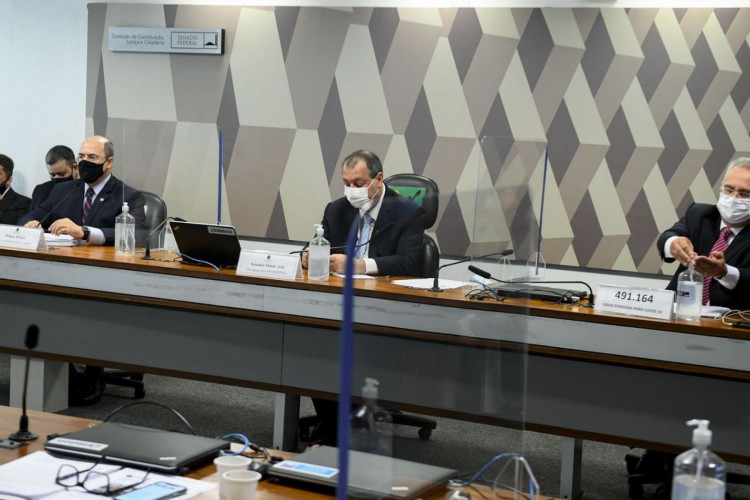 Comissão Parlamentar de Inquérito da Pandemia (CPIPANDEMIA) realiza oitiva do o ex-governador do Rio de Janeiro. Ele deve ser questionado sobre denúncias de corrupção na área da saúde do estado, inclusive com recursos federais destinados ao combate à covid-19...Mesa: .ex-governador do Rio de Janeiro, Wilson Witzel;.presidente da CPIPANDEMIA, senador Omar Aziz (PSD-AM); .relator da CPIPANDEMIA, senador Renan Calheiros (MDB-AL)...Placa de identificação: 