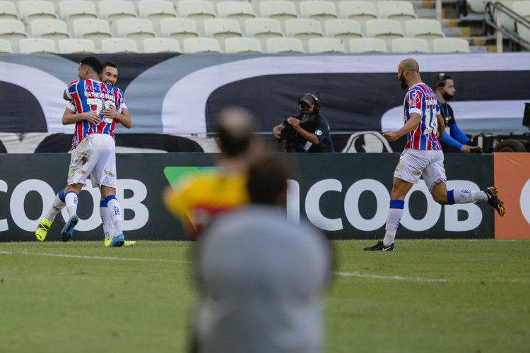 Bahia se aproveitou de falha defensiva do Cear&aacute; para marcar o gol da vit&oacute;ria de virada
