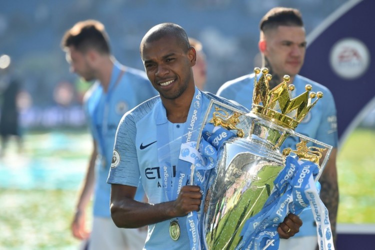 Fernandinho, aos 36 anos, está próximo de renovar com o Manchester City