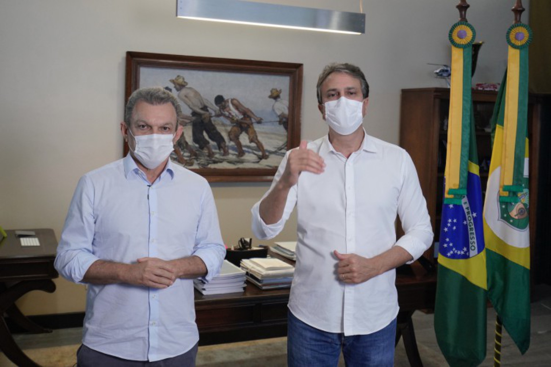 Governador Camilo Santana e o prefeito de Fortaleza José Sarto prestaram solidariedade às famílias das vítimas (Foto: Jose Wagner / Governo do Estado do Ceará)