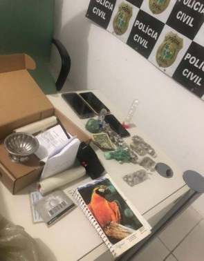 Ação da Polícia Civil resulta em apreensão de celulares roubados e de drogas em Aquiraz