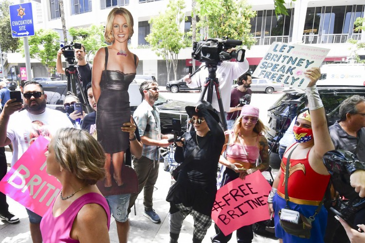 Manifestantes do movimento #FreeBritney, em apoio à Britney Spears
