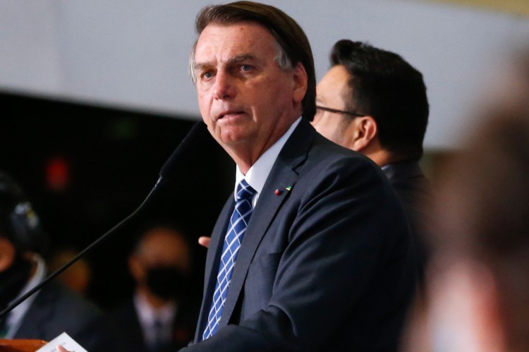 Bolsonaro defende o corte de tributos sobre os combustíveis