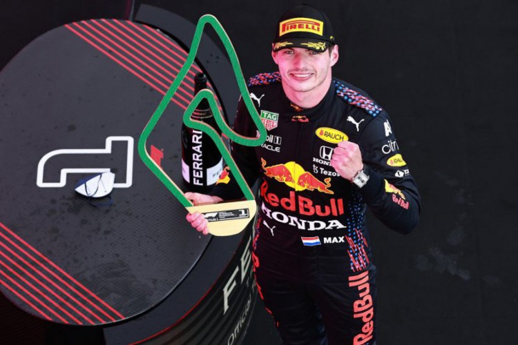 Max Verstappen venceu a quarta corrida na temporada e lidera o campeonato de pilotos