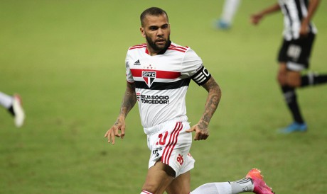 Por dívida, Daniel Alves não jogará mais pelo São Paulo 