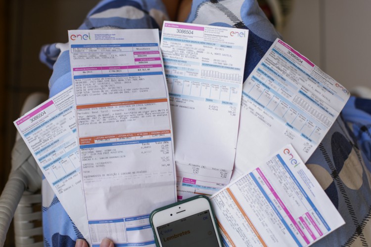 Nos últimos meses, consumidores tem bancado mensalmente as "bandeiras tarifárias