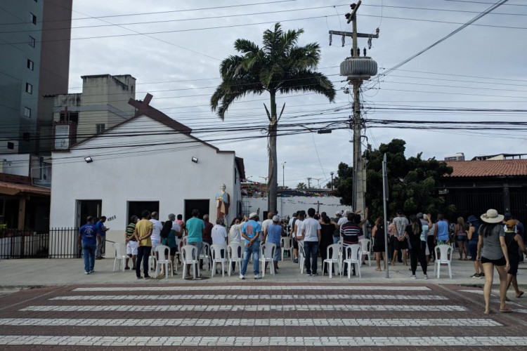 A igreja de São Pedro dos Pescadores, no Mucuripe, realizou nesta terça-feira, 29, a missa de celebração ao padroeiro na paróquia na Beira Mar