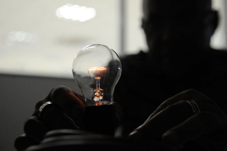 Lâmpadas incandescentes devem ser retiradas do mercado brasileiro até 2016 (Marcello Casal Jr/Agência Brasil)