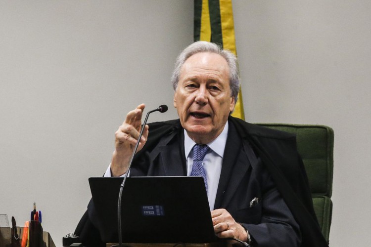 O ministro Ricardo Lewandowski durante sessão na Segunda Turma do Supremo Tribunal Federal (STF), para o julgamento de mais um pedido de liberdade para o ex-presidente Luiz Inácio Lula da Silva.