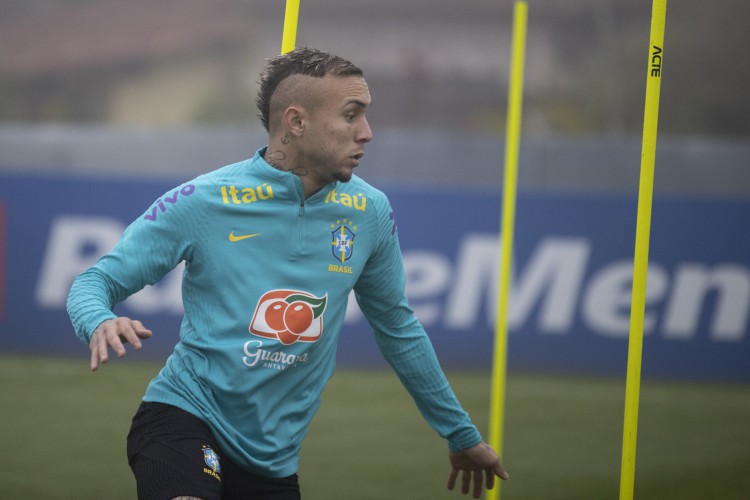 Atacante Éverton Cebolinha em treino da seleção brasileira na Granja Comary, em Teresópolis