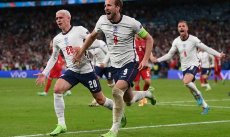 Kane marcou o gol da vitória inglesa, após rebote de pênalti
 