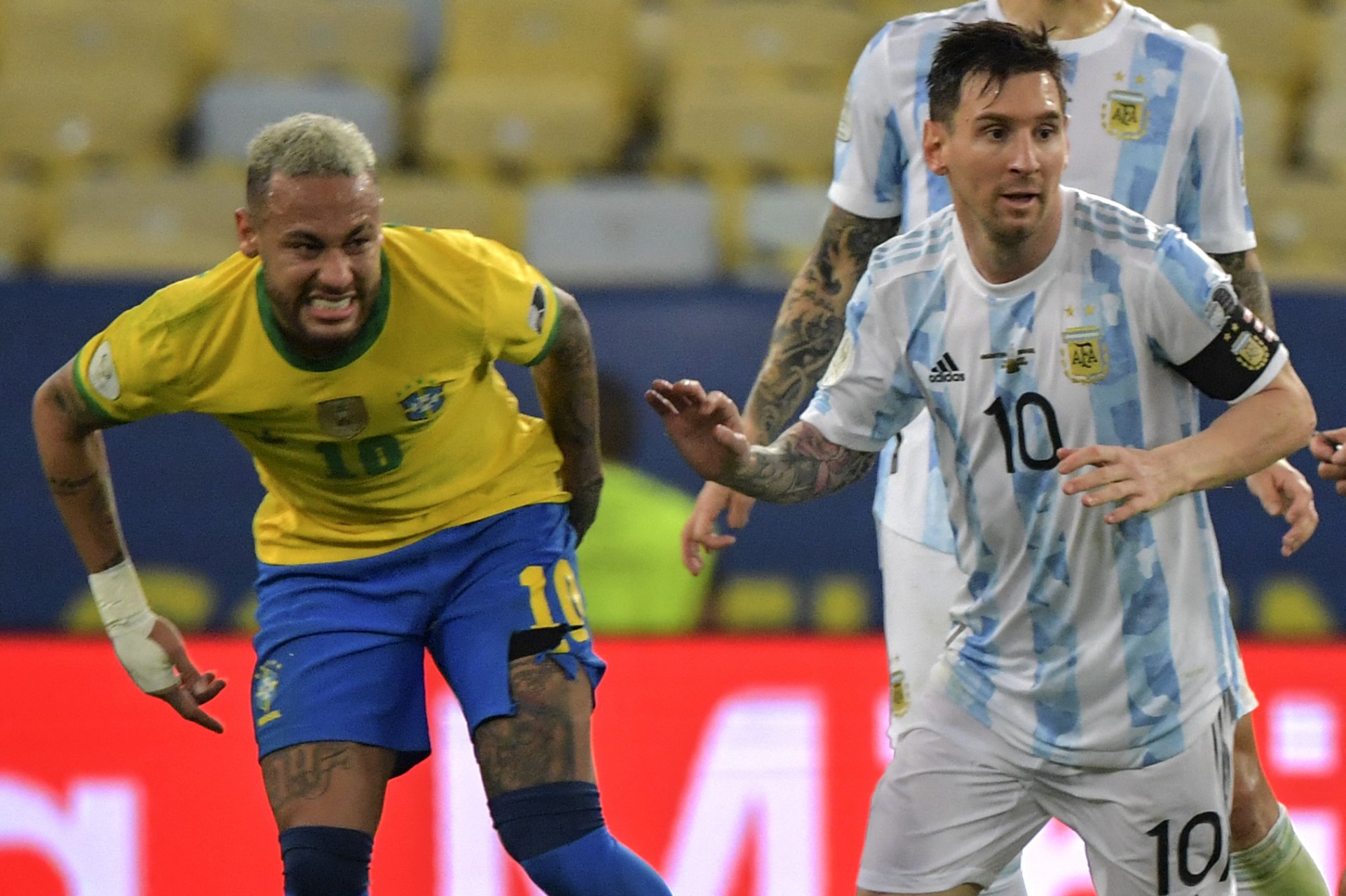 Neymar e Messi ainda não ganharam Copa do Mundo (Foto: NELSON ALMEIDA / AFP)