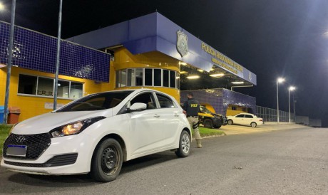 PRF recupera, em Icó, carro roubado em Fortaleza 