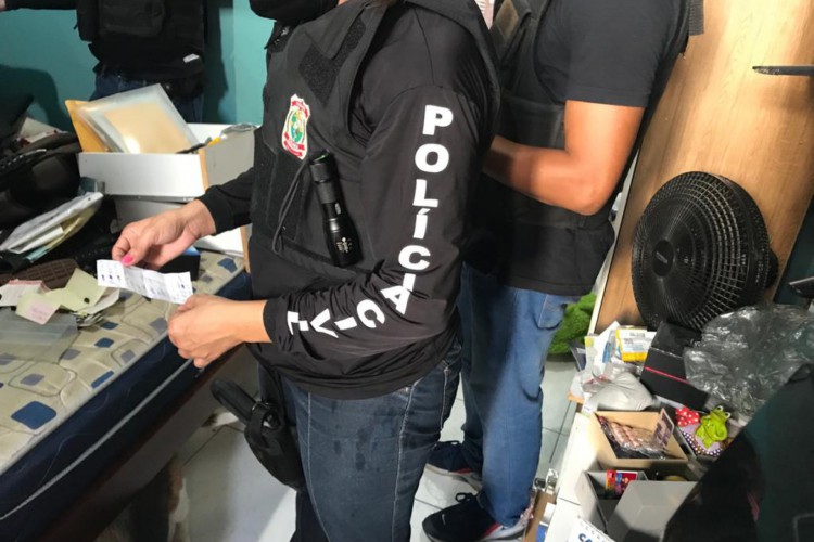 A operação começou nas primeiras horas da manhã desta sexta-feira