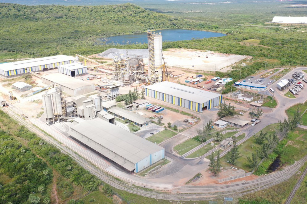 Unidade da Votorantim Cimentos no Complexo do Pec&eacute;m; empresa abriu 12 vagas de emprego em quatro munic&iacute;pios do Estado 