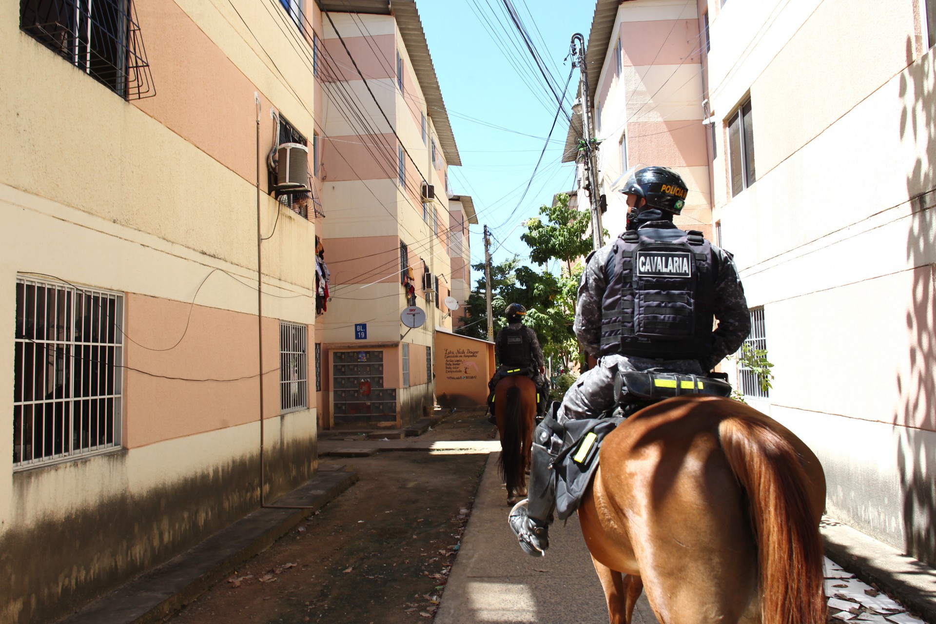 Em menos de 20 dias, agentes da segurança voltaram ao Residencial Alameda das Palmeiras 2 
 (Foto: FABIO LIMA)