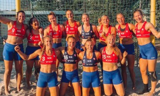 Time feminino de handebol da Noruega é multado por não usar biquíni durante partida contra a Espanha