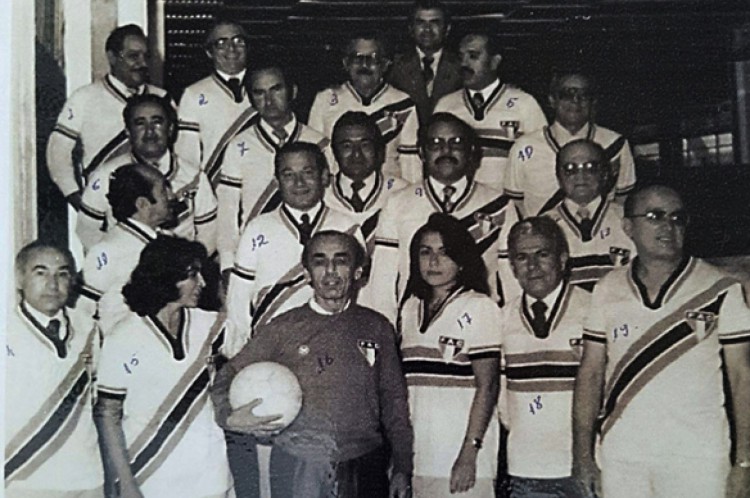 Deputados Estaduais na Assembleia Legislativa do Ceará com a camisa do Ferroviário