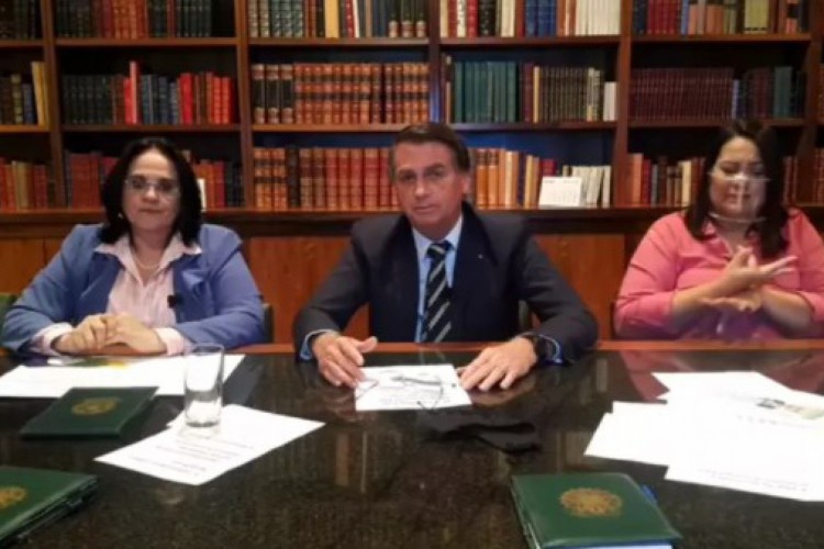 YouTube remove 14 lives de Bolsonaro; canal está perto de ser derrubado
