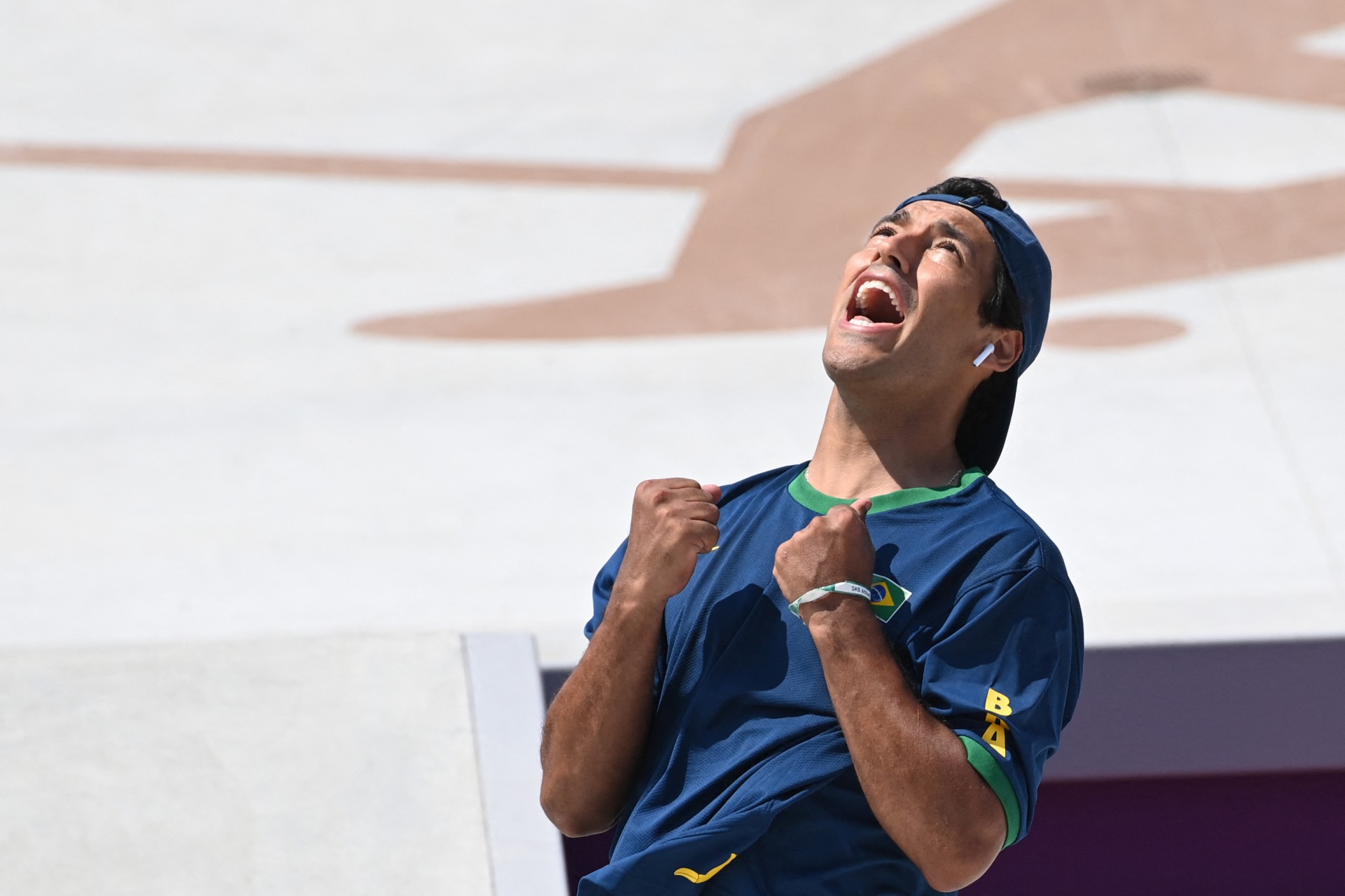 Kelvin Hoefler foi o primeiro medalhista do Brasil nos Jogos Olímpicos de Tóquio 2020. Ele conquistou a prata do skate street (Foto: Martin Bernetti / AFP)