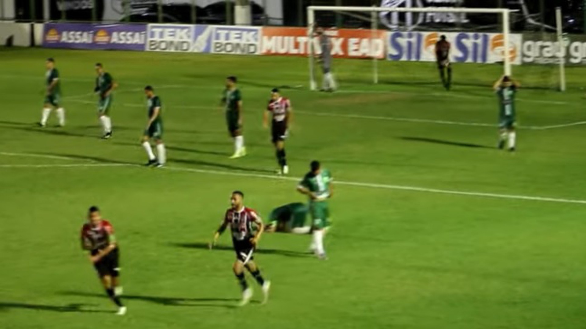 Gol do Ferrão foi marcado por Joedson, contra, nos acréscimos do segundo tempo, que tentou cortar cruzamento da direita (Foto: REPRODUÇÃO)