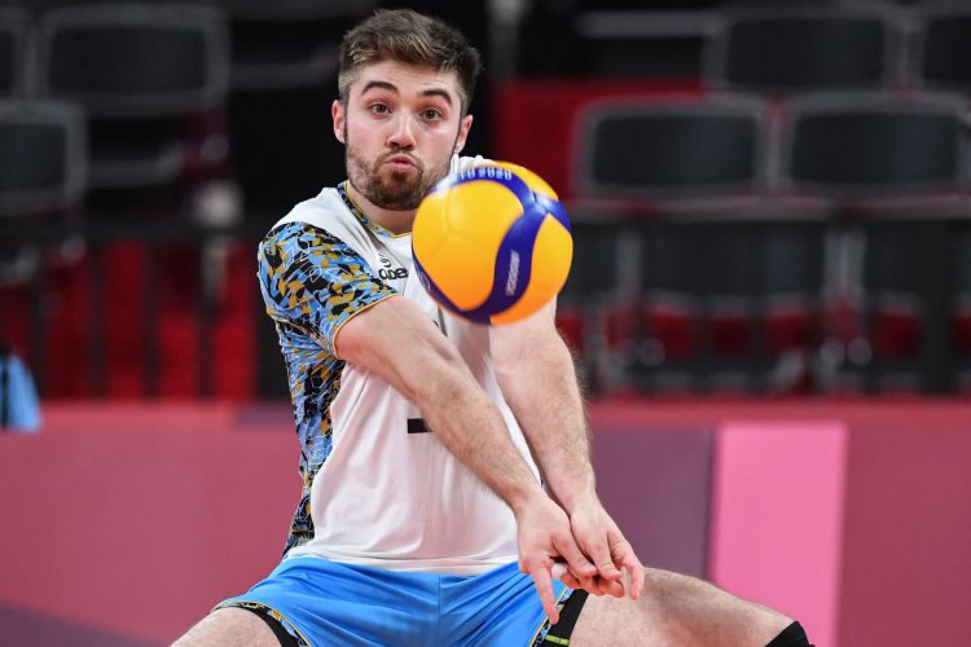 Seleção masculina de vôlei vira na raça, bate a Argentina no tie-break e  segue 100% na Olimpíada de Tóquio - Lance!