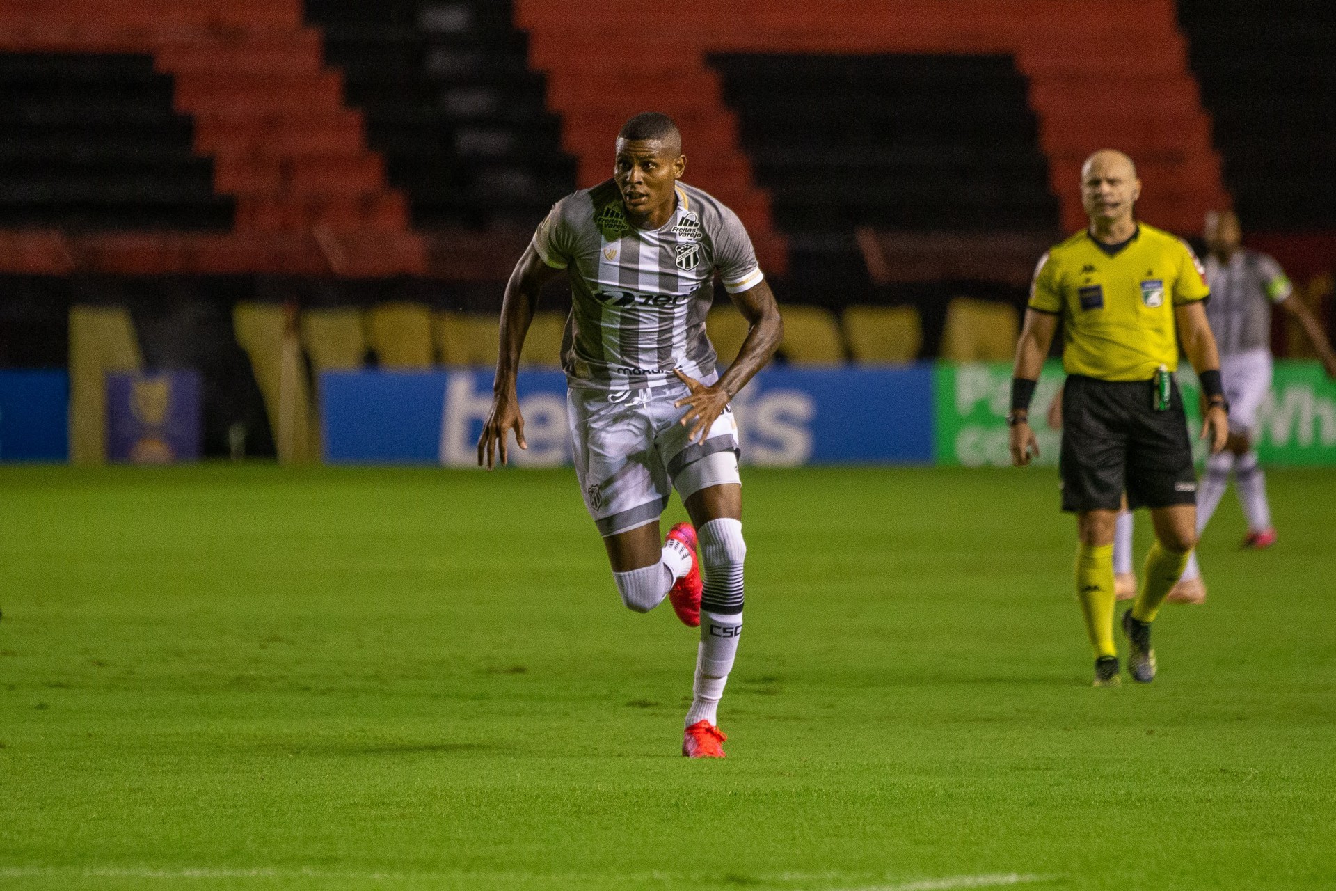 Atacante Cléber, do Ceará, tenta voltar à boa fase da temporada passada
 (Foto: Felipe Santos / Ceará SC)