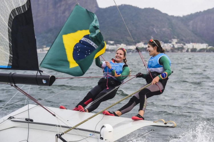 Martine Grael e Kahena Kunze estão em terceiro na classificação da vela 49er na Olimpíada de Tóquio; última etapa antes da final da categoria acontece no sábado, 31