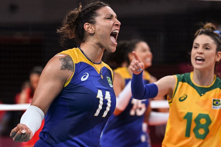 Seleção brasileira feminina de vôlei arranca suspiros e movimenta