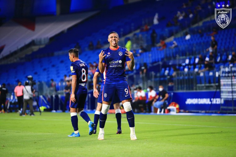 Atacante Bergson comemora hat trick em goleada do Johor FC pela Super Liga da Malásia