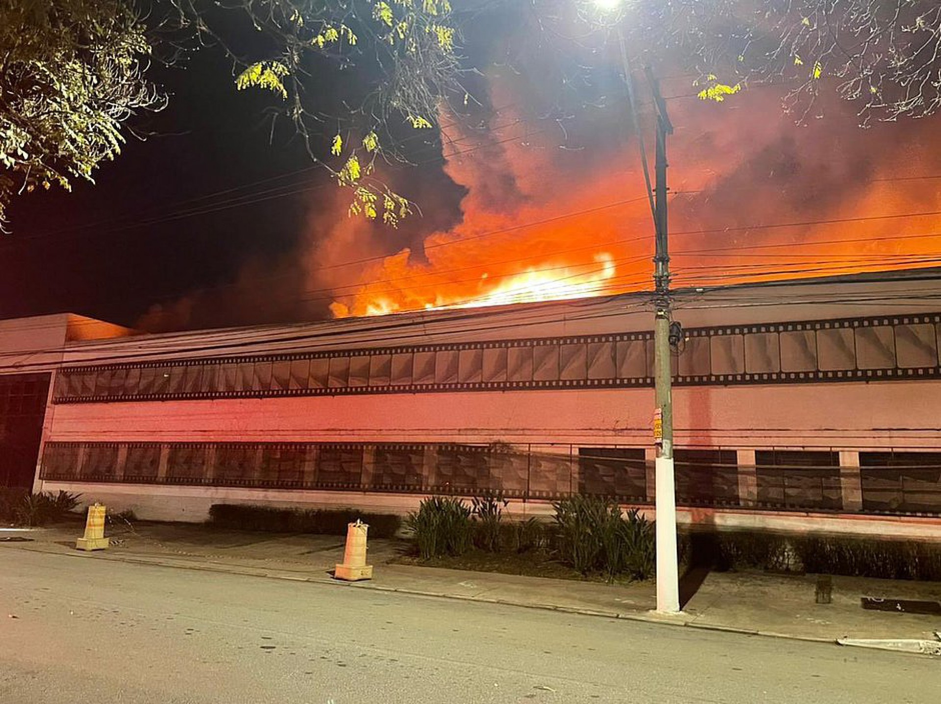 Cinemateca em São Paulo já havia sido atingida por incêndio em 2016 e por enchente em 2020 (Foto: Redes Sociais/Reprodução)