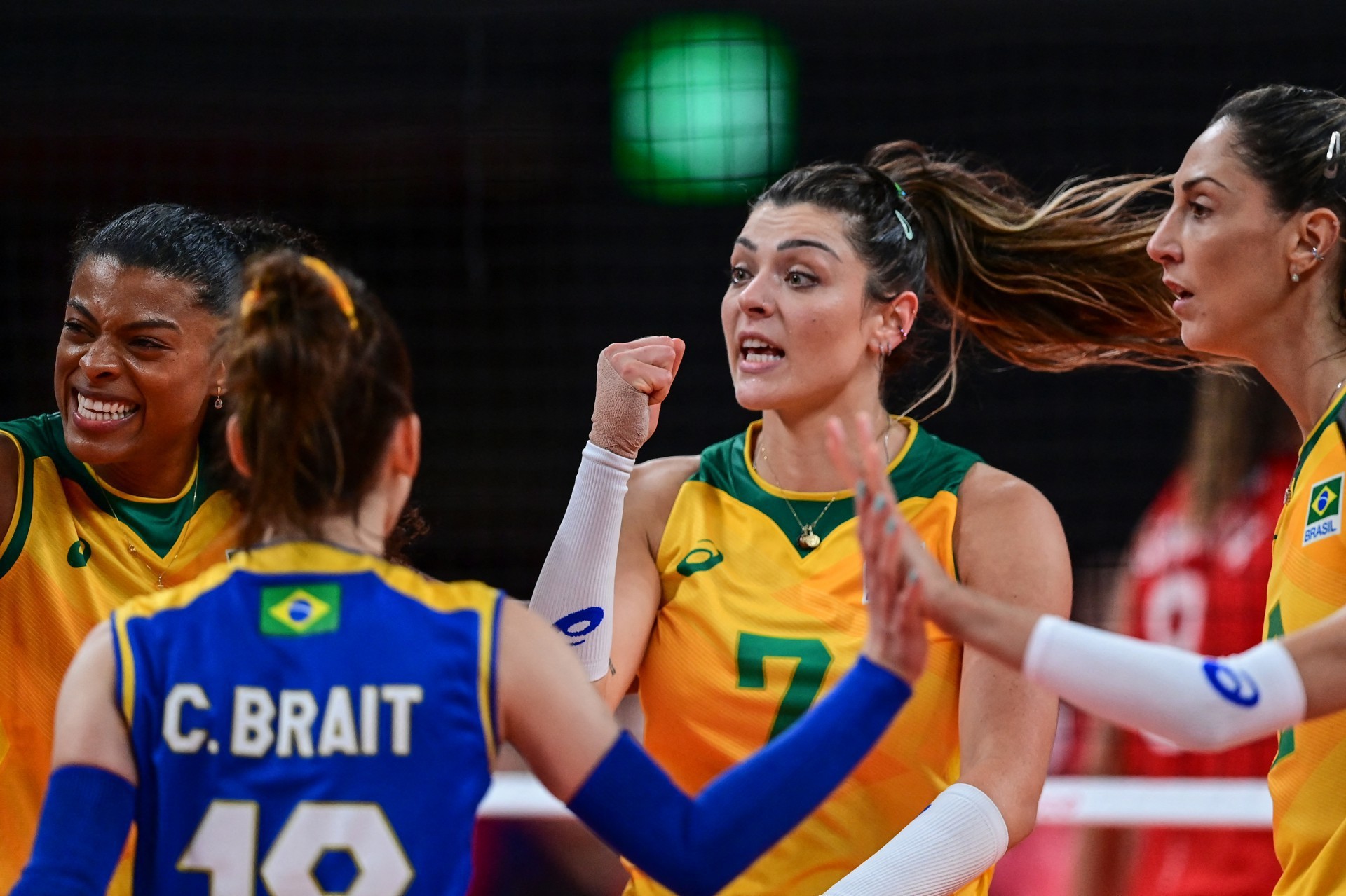 Rosamaria (foto) e Macris foram protagonistas da reação do Brasil a partir do segundo set contra as russas
 (Foto: Luis ROBAYO / AFP)